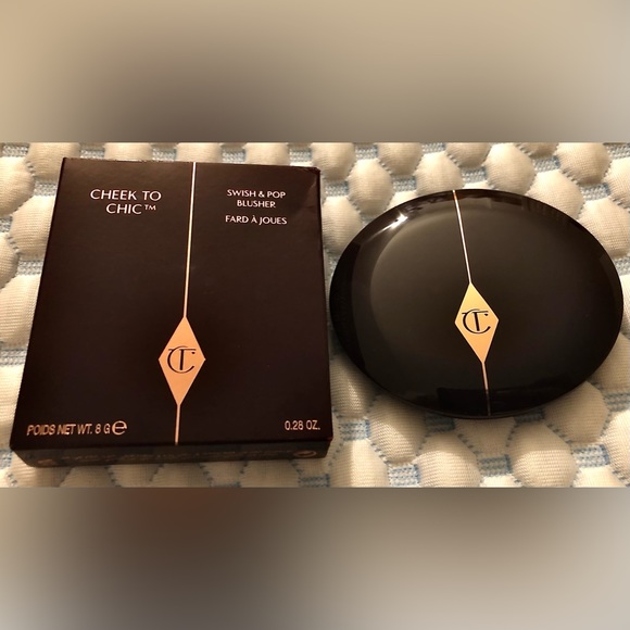 Charlotte Tilbury Cheek To Chic Blusher-Love Is The Drug. Pink, Rosy, Tint, Deep - Picture 4 of 9